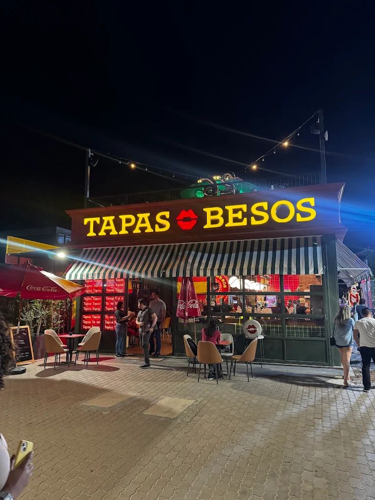 Tapas y Besos